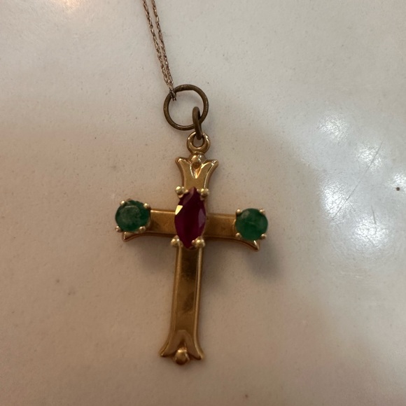 10 k gold cross pendant with genuine ruby and emerald stones - Picture 6 of 8